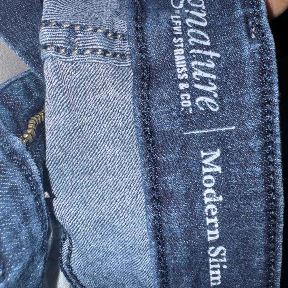 Signature by Levi Strauss Women’s Dark Wash Jeans | Size 6–8 Short | 28” Inseam - Picture 6 of 6